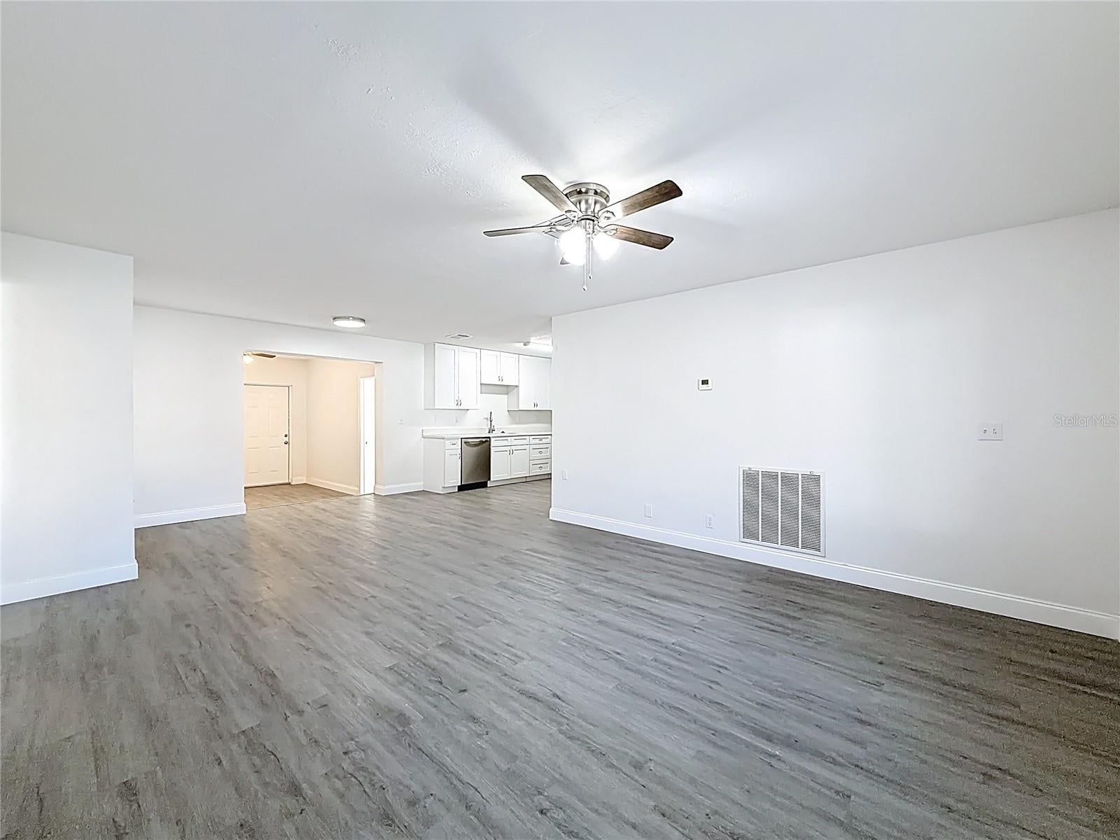 819 Helmsman Way, Palm Harbor, FL 34685 photo