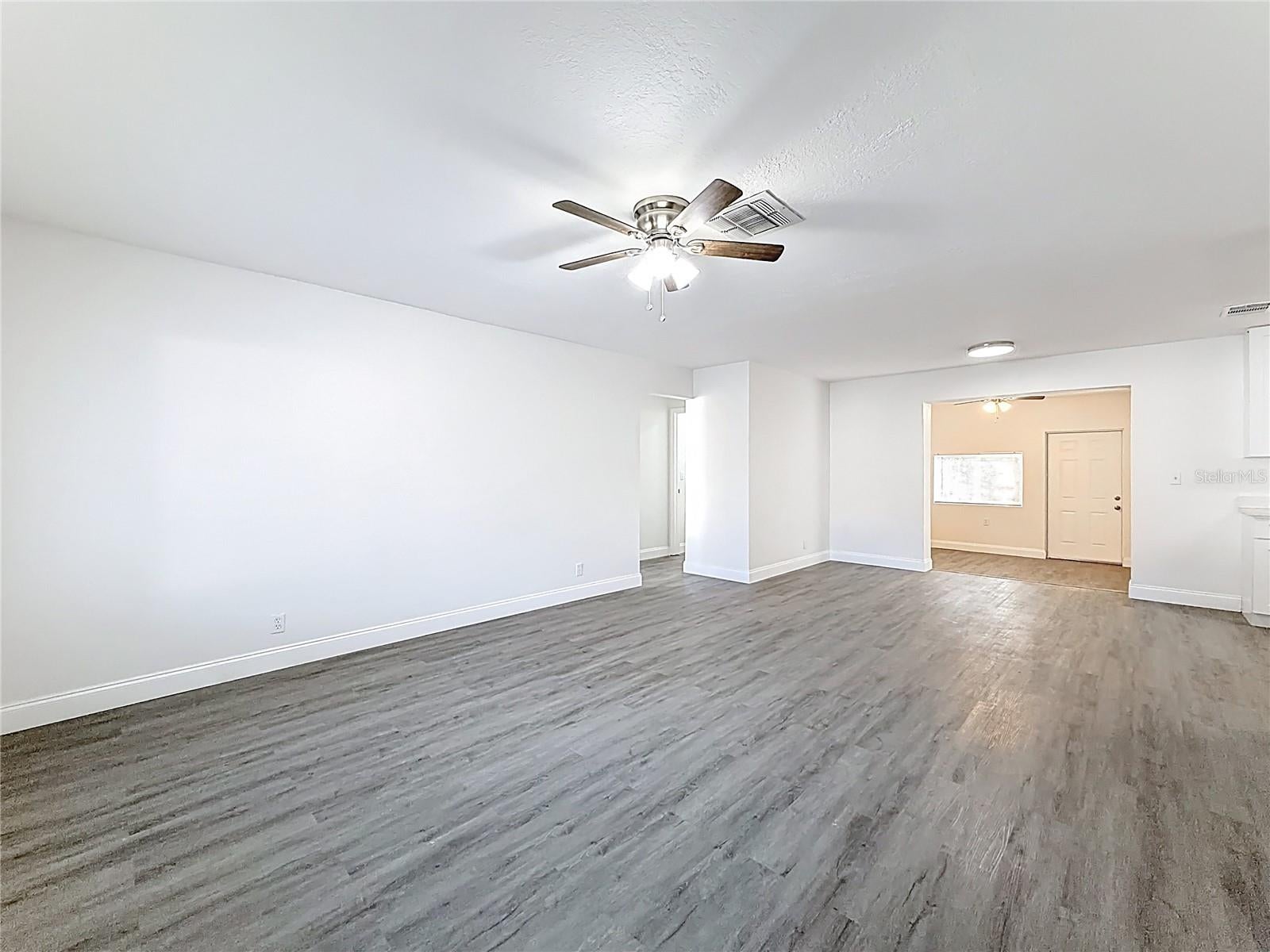 819 Helmsman Way, Palm Harbor, FL 34685 photo