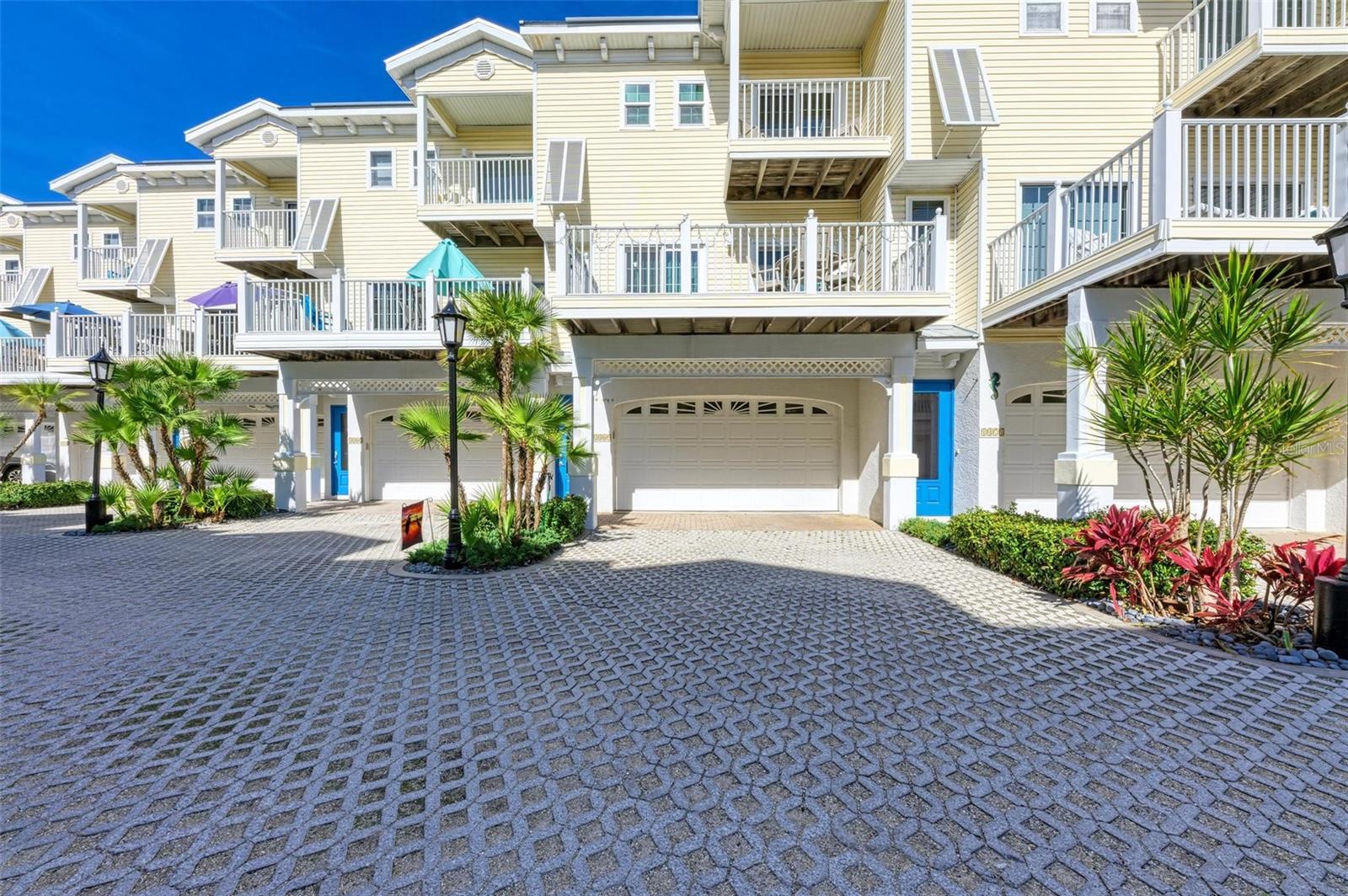 1469 Gulf Dr, Bradenton Beach, FL 34217