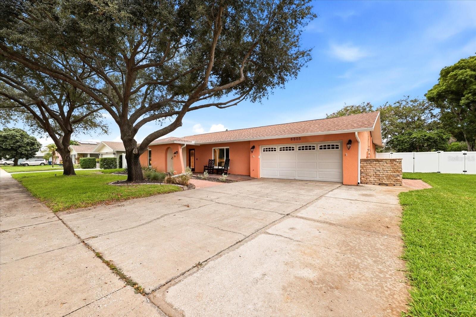 8805 Kenwood Rd, Seminole, FL 33777 photo