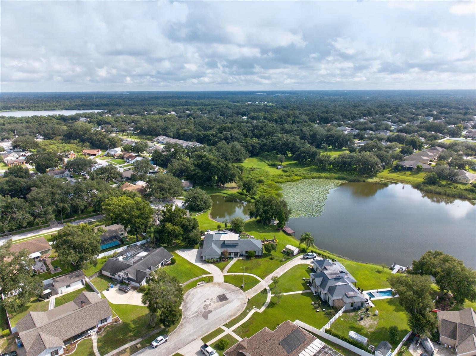 906 Retriever Ave, Seffner, FL 33584 photo