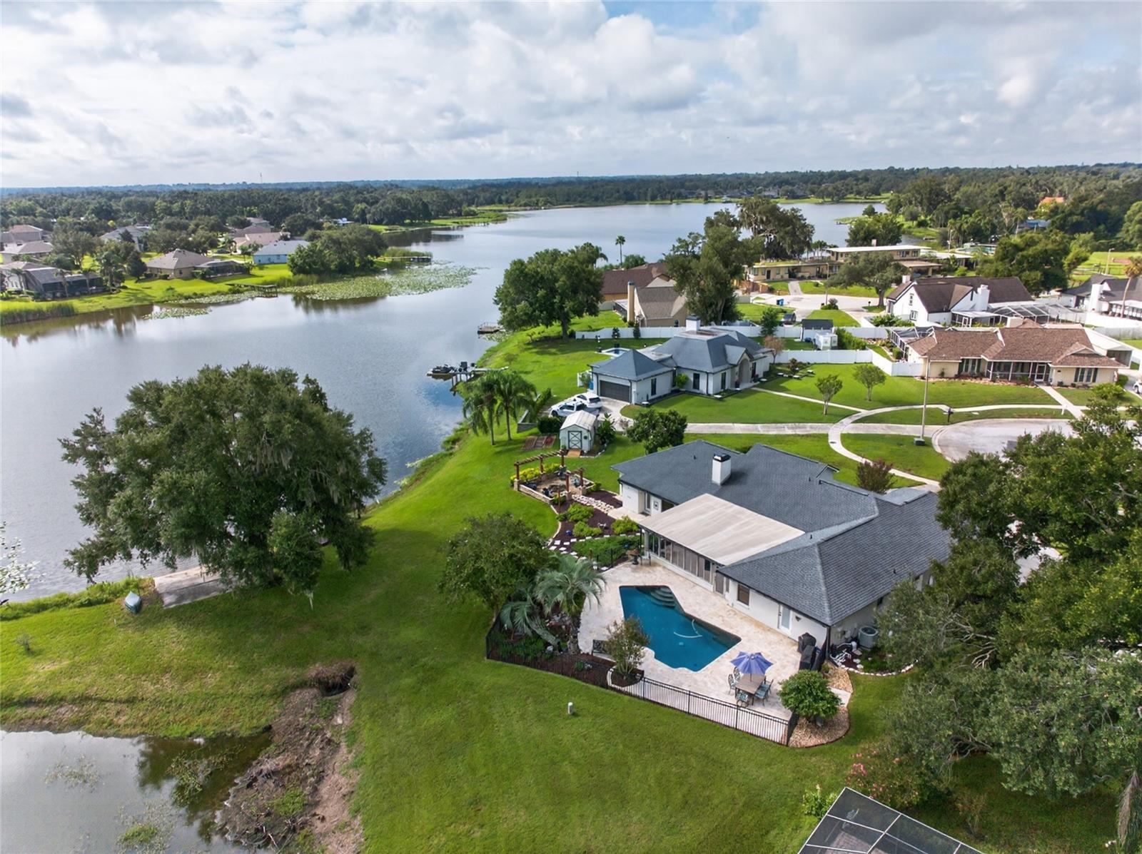 906 Retriever Ave, Seffner, FL 33584 photo