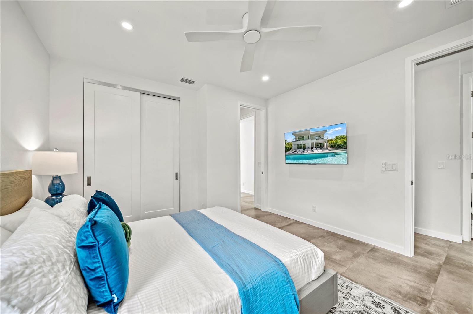 Single Family Residence in SARASOTA FL 2327 HILLVIEW STREET 34.jpg