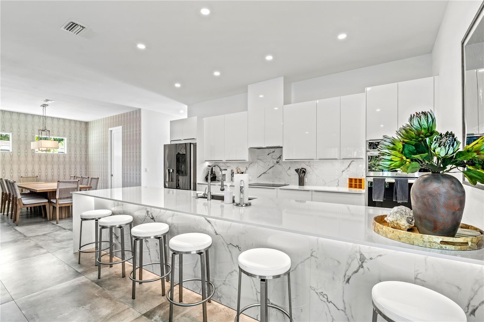 Single Family Residence in SARASOTA FL 2327 HILLVIEW STREET 8.jpg