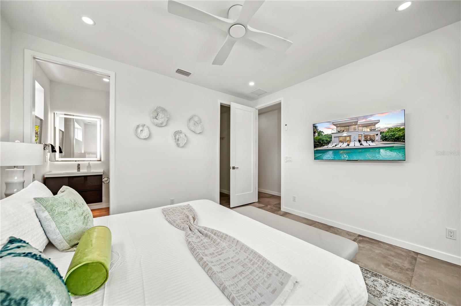 Single Family Residence in SARASOTA FL 2327 HILLVIEW STREET 42.jpg
