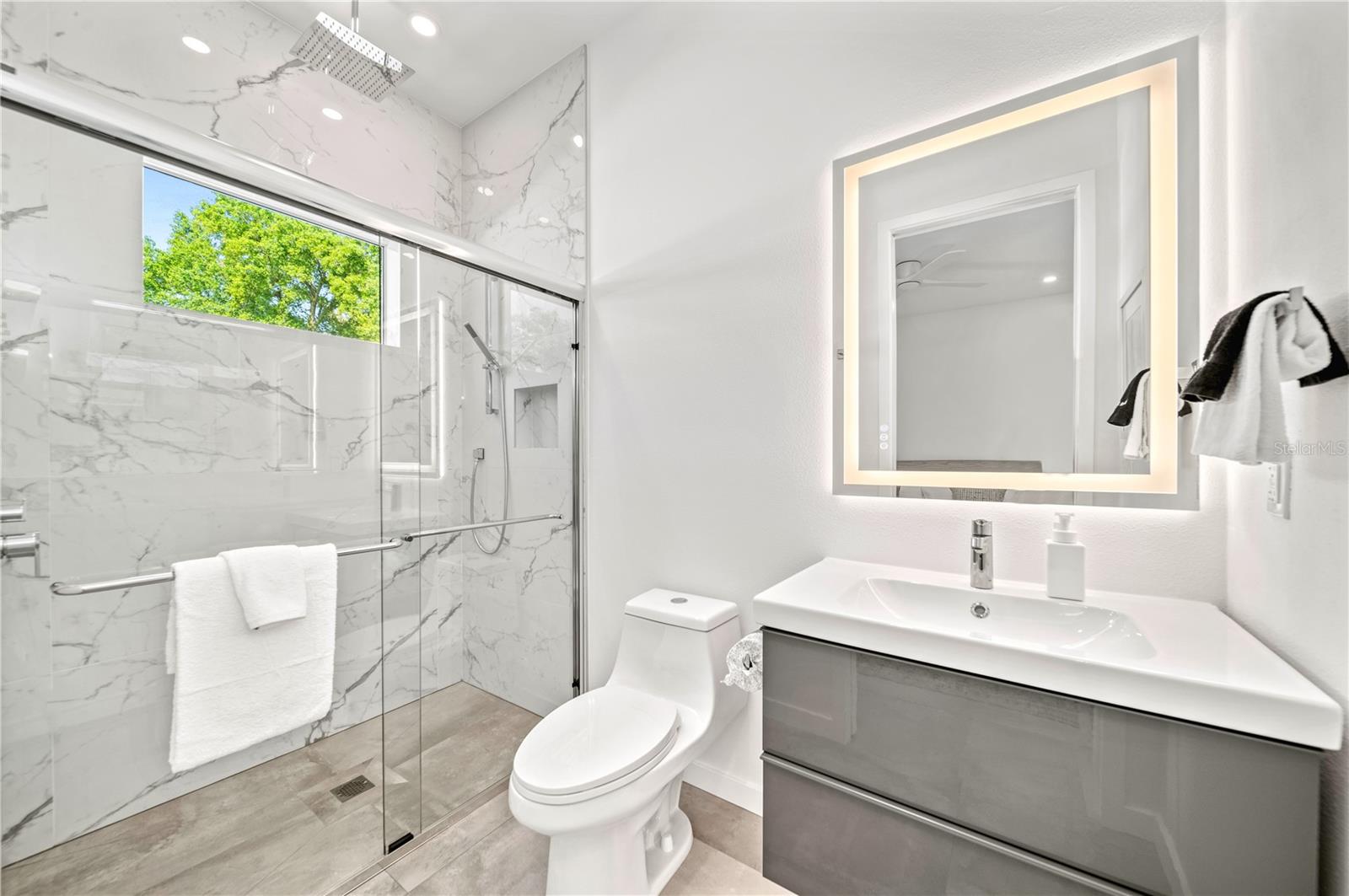 Single Family Residence in SARASOTA FL 2327 HILLVIEW STREET 19.jpg