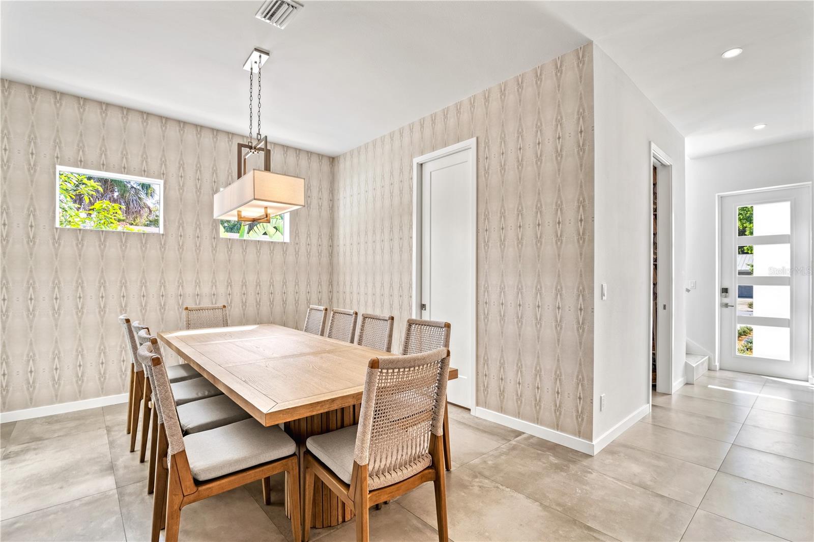 Single Family Residence in SARASOTA FL 2327 HILLVIEW STREET 14.jpg