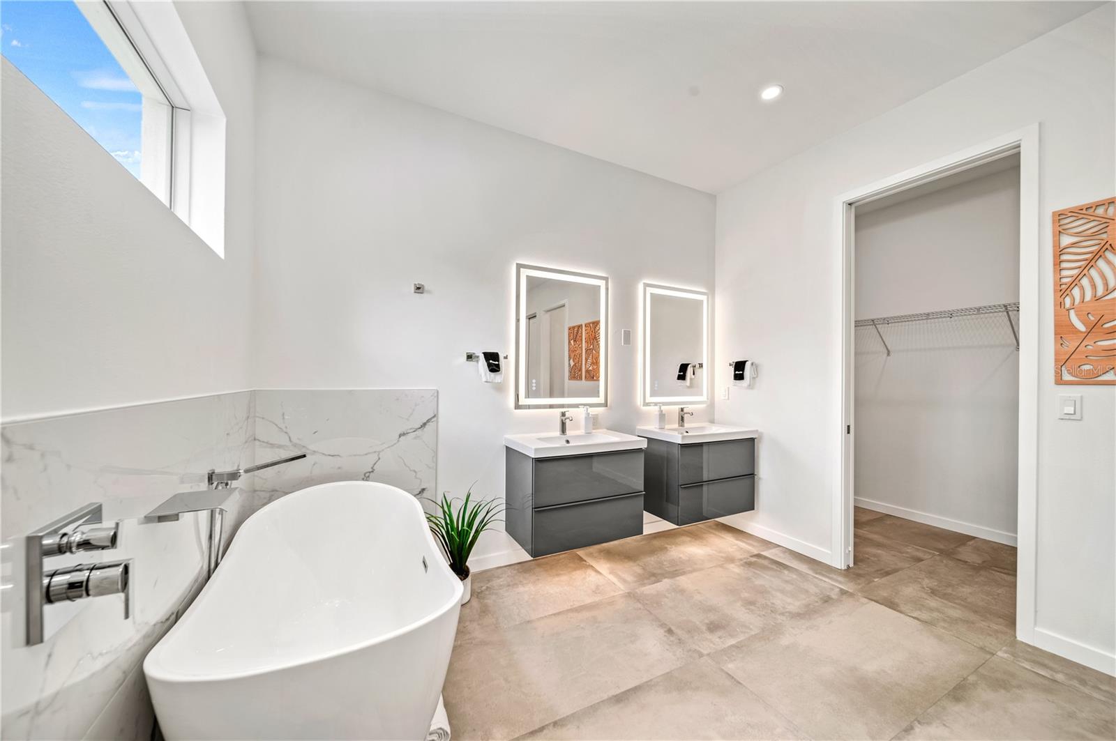 Single Family Residence in SARASOTA FL 2327 HILLVIEW STREET 27.jpg