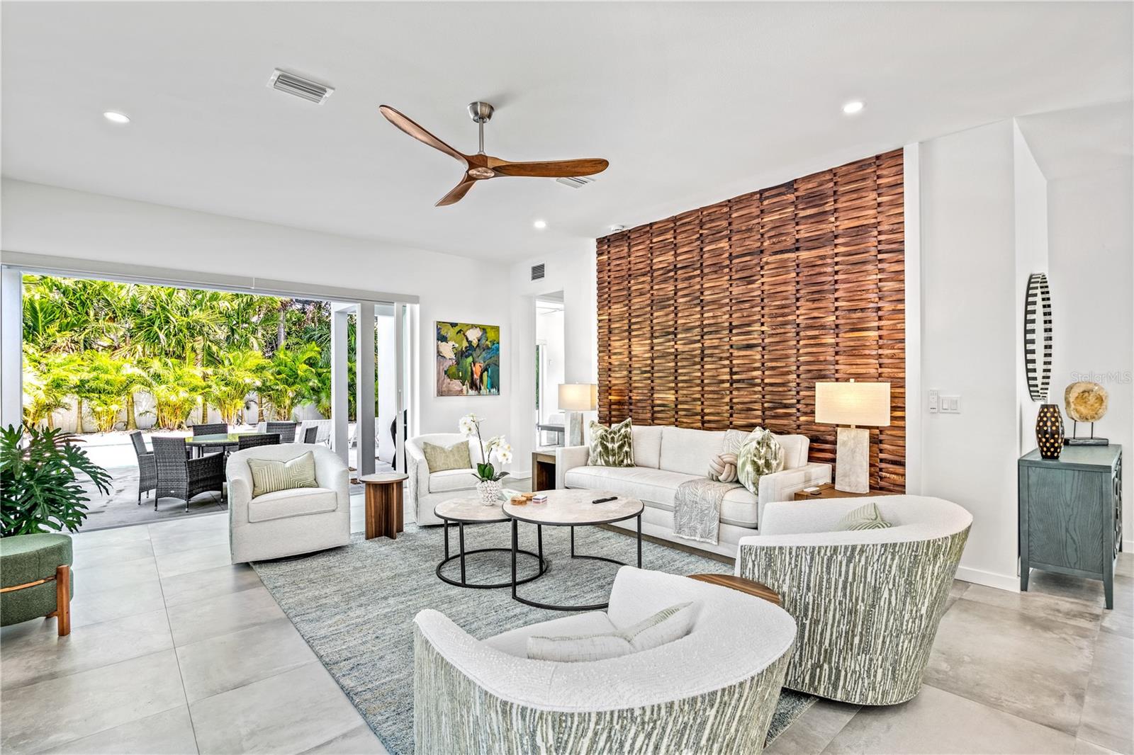 Single Family Residence in SARASOTA FL 2327 HILLVIEW STREET 9.jpg