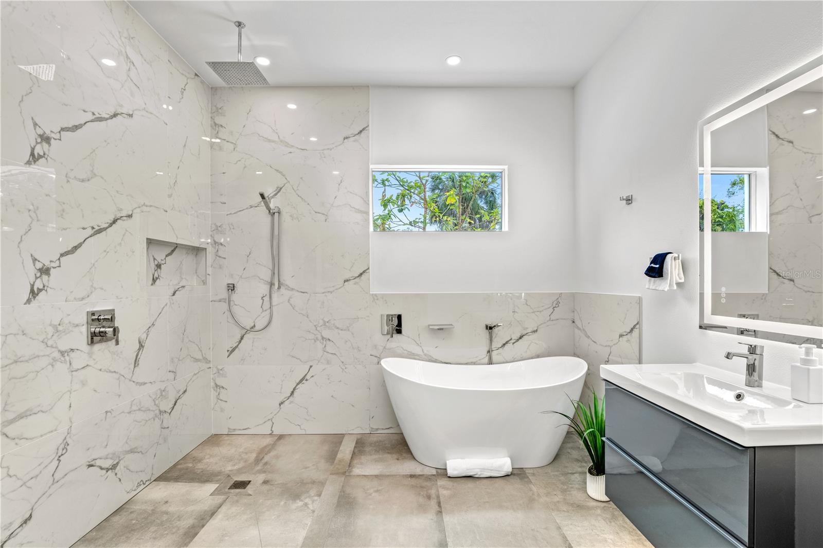 Single Family Residence in SARASOTA FL 2327 HILLVIEW STREET 25.jpg