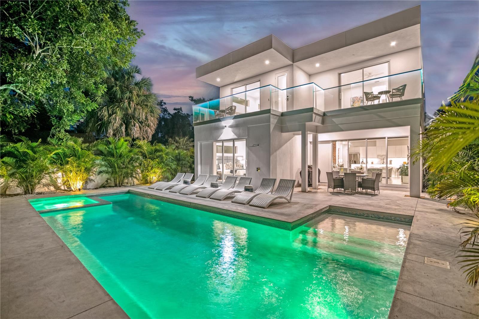 Single Family Residence in SARASOTA FL 2327 HILLVIEW STREET 2.jpg