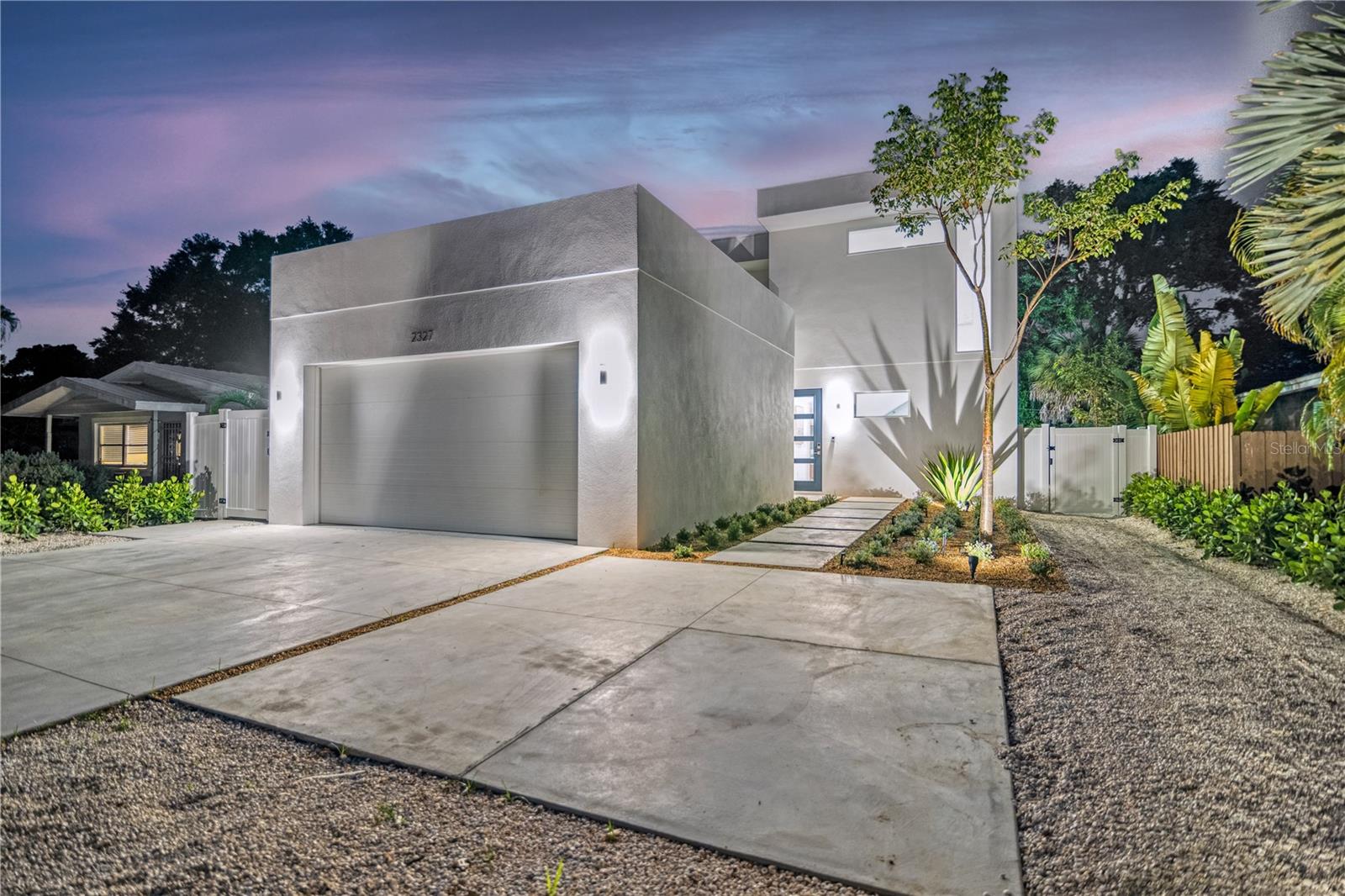 Single Family Residence in SARASOTA FL 2327 HILLVIEW STREET 0.jpg