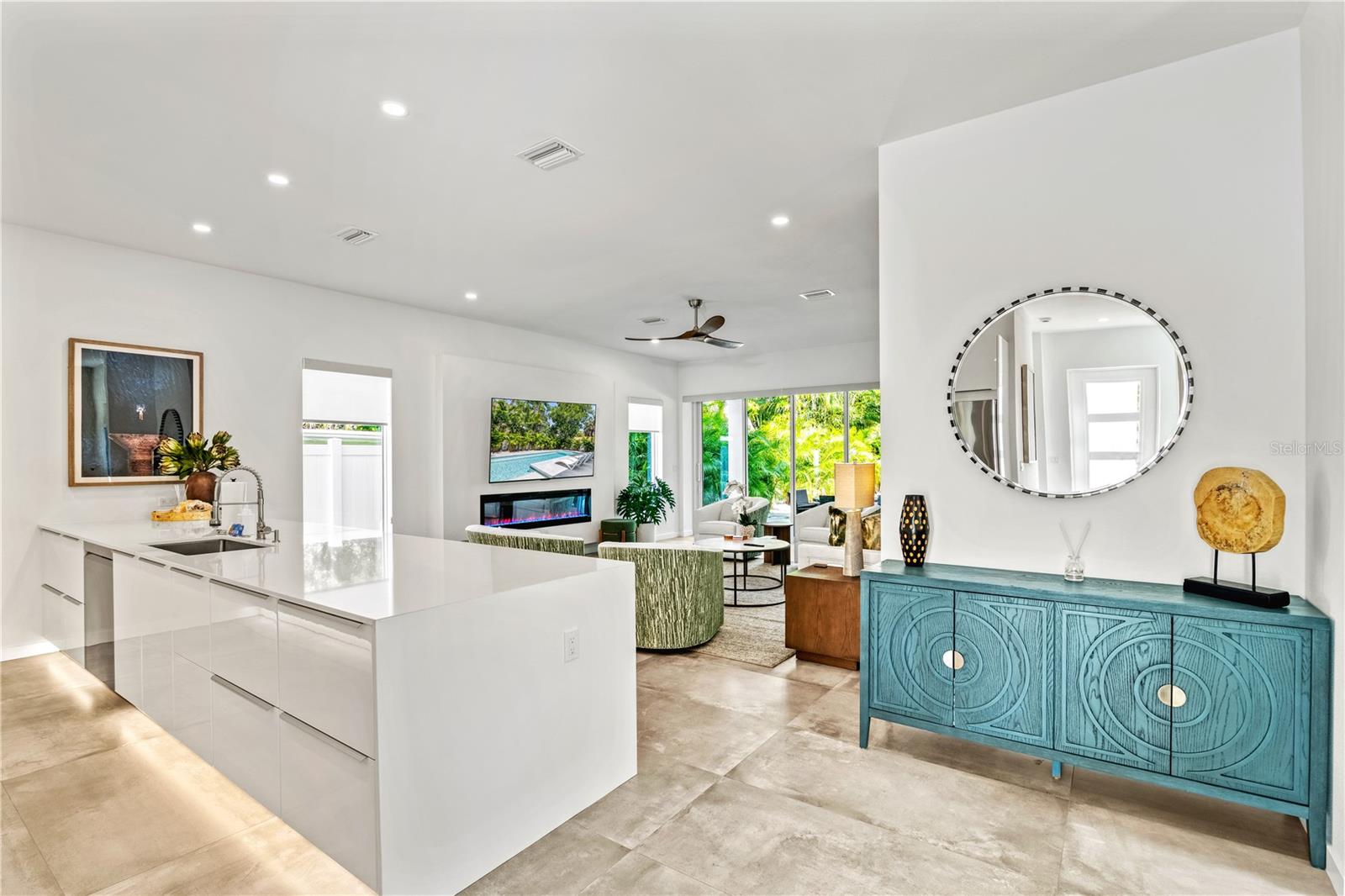 Single Family Residence in SARASOTA FL 2327 HILLVIEW STREET 5.jpg