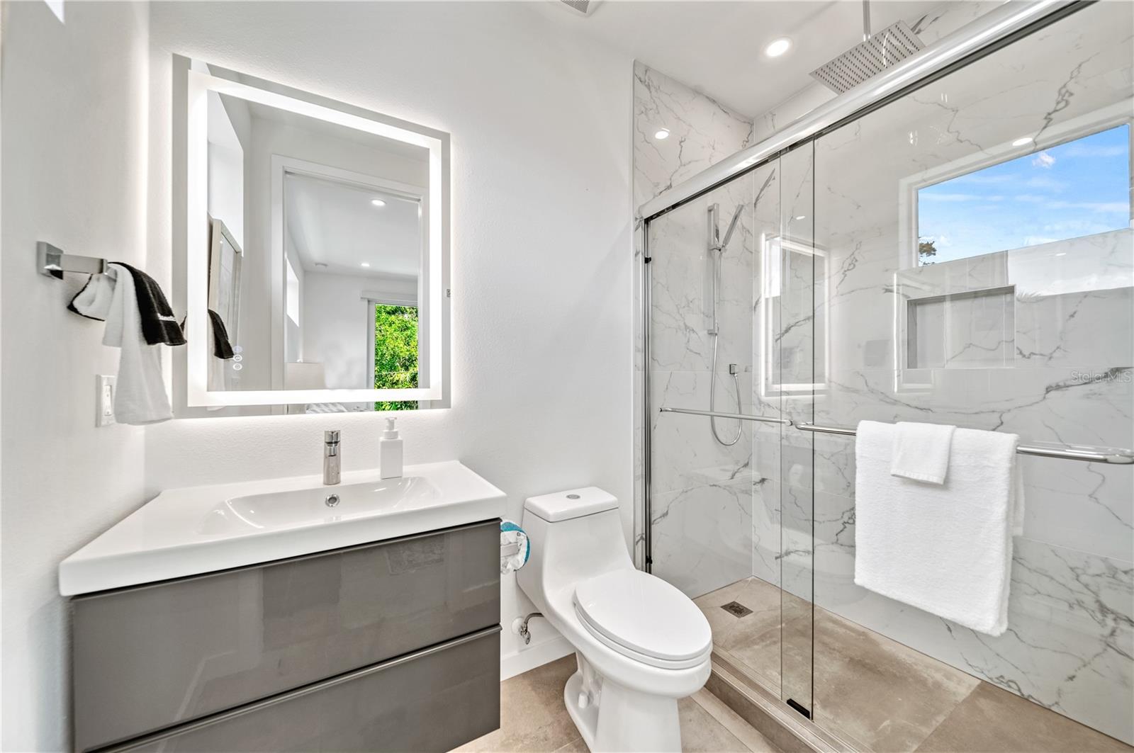 Single Family Residence in SARASOTA FL 2327 HILLVIEW STREET 44.jpg