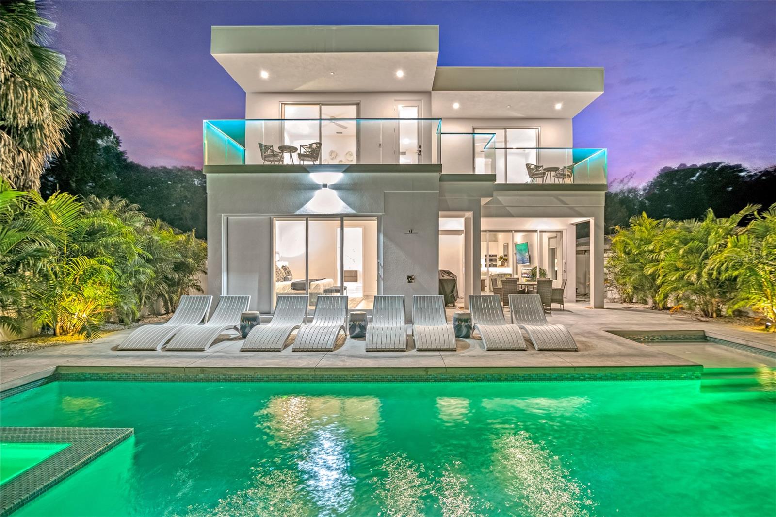Single Family Residence in SARASOTA FL 2327 HILLVIEW STREET 1.jpg