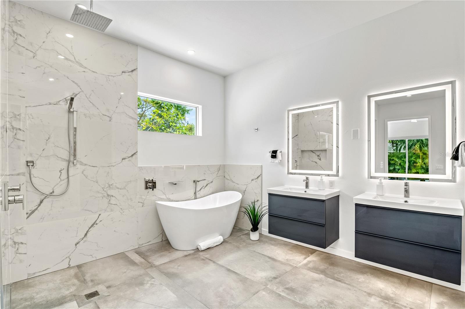 Single Family Residence in SARASOTA FL 2327 HILLVIEW STREET 24.jpg