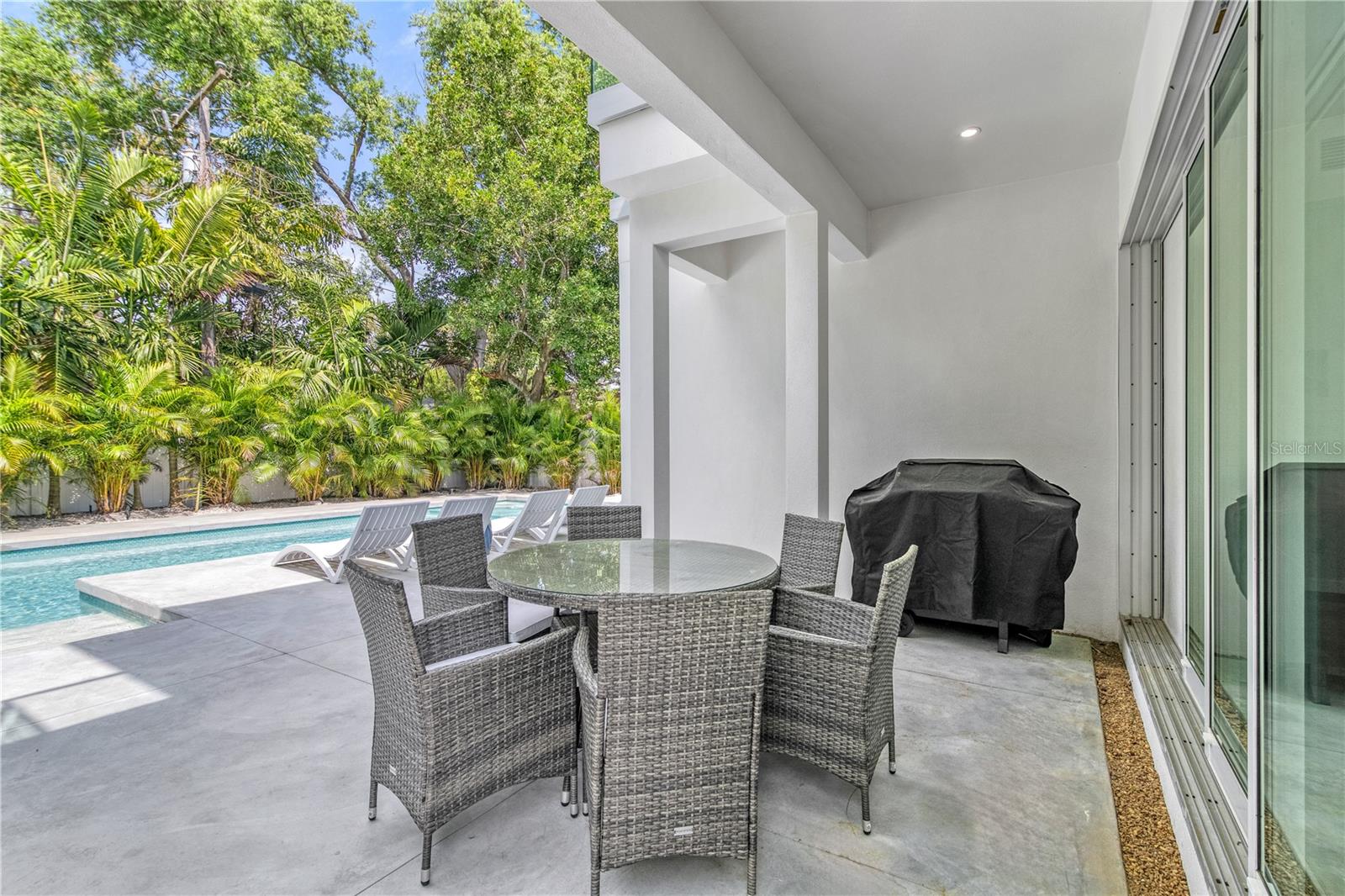 Single Family Residence in SARASOTA FL 2327 HILLVIEW STREET 46.jpg