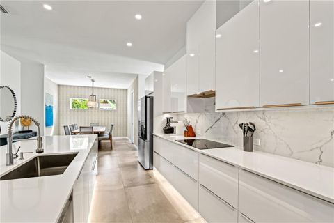 Single Family Residence in SARASOTA FL 2327 HILLVIEW STREET 7.jpg