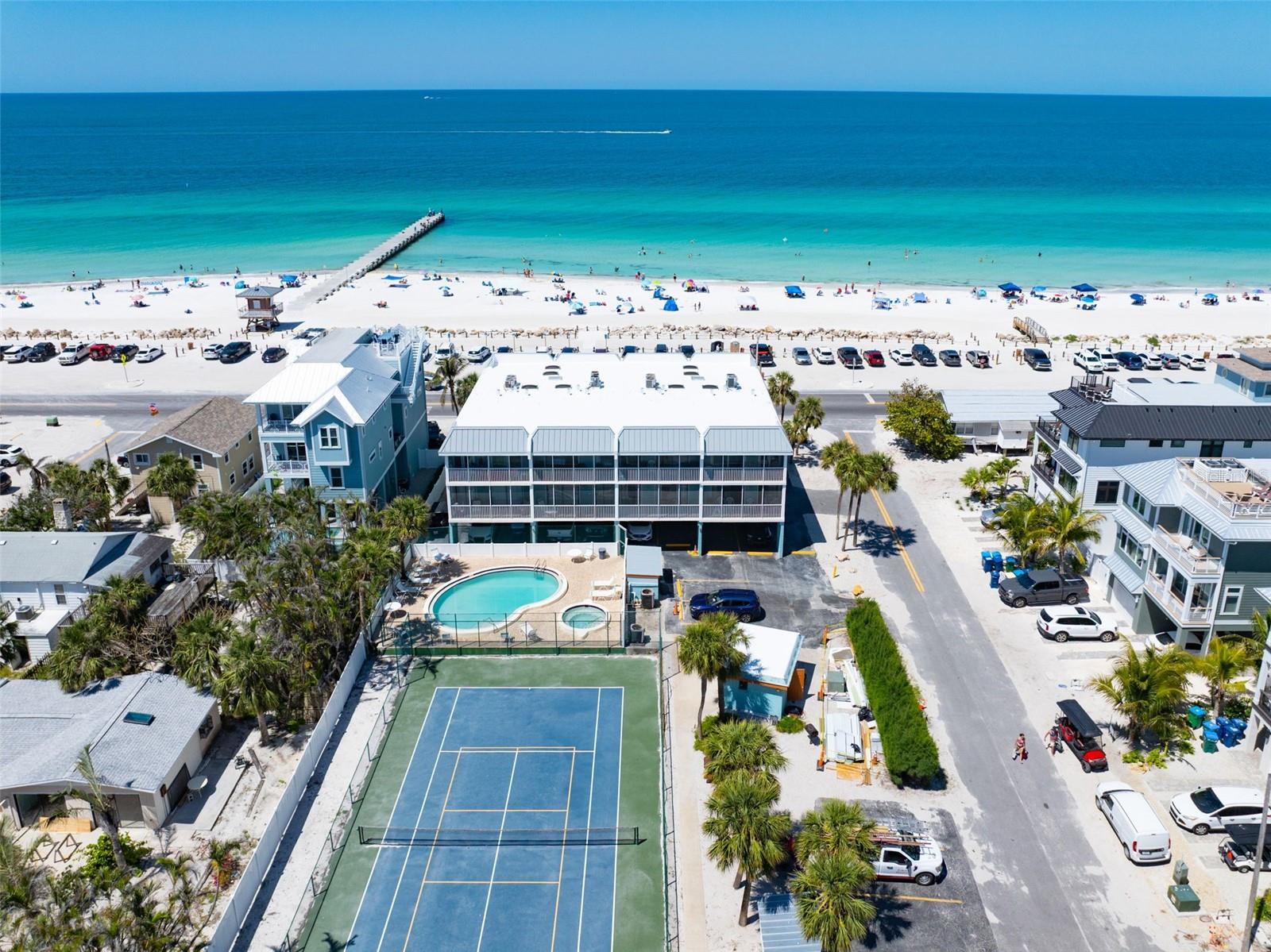 901 Gulf Dr, Bradenton Beach, FL 34217