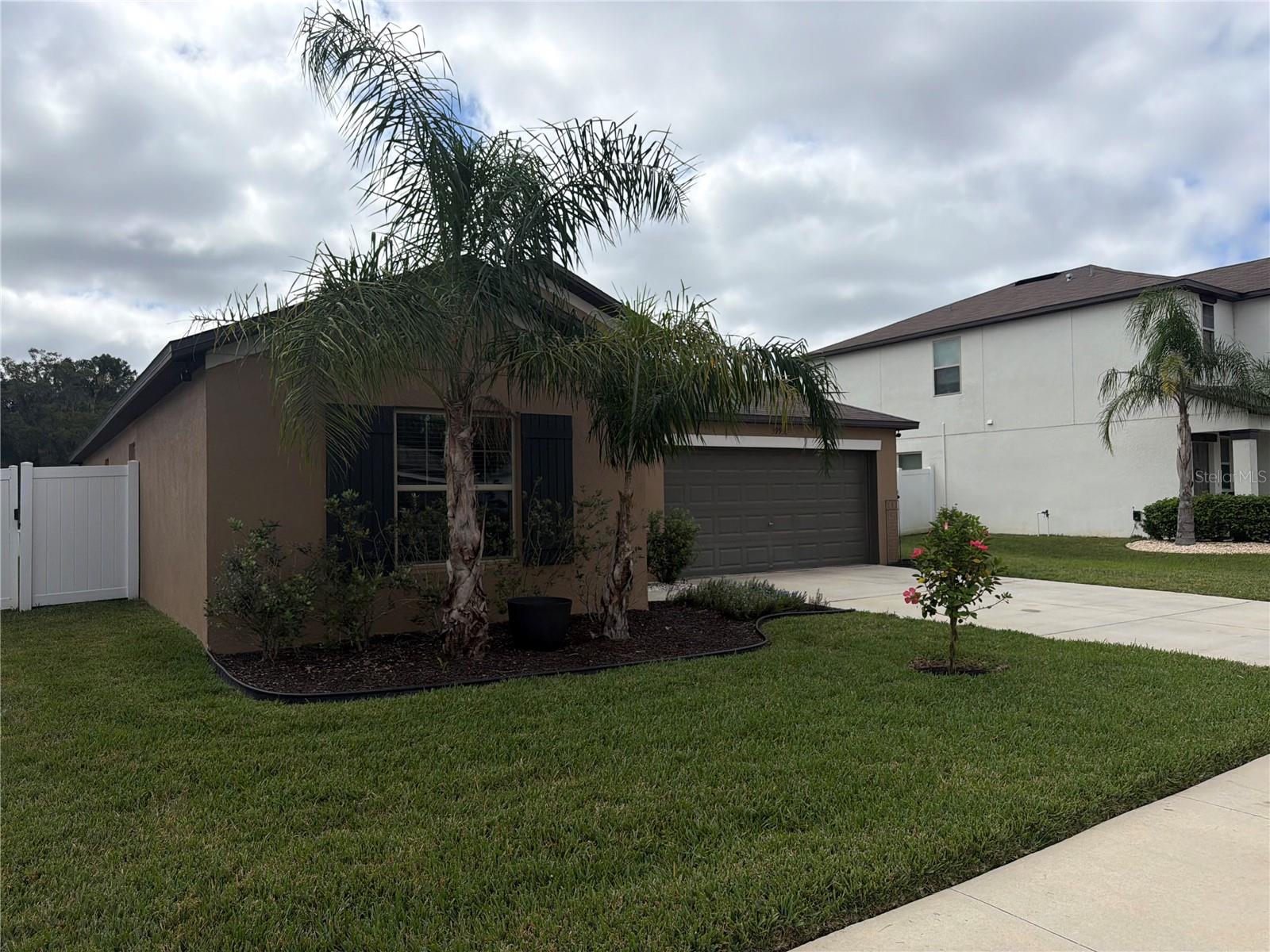 39938 Harmon Grove Ct, Zephyrhills, FL 33540 photo