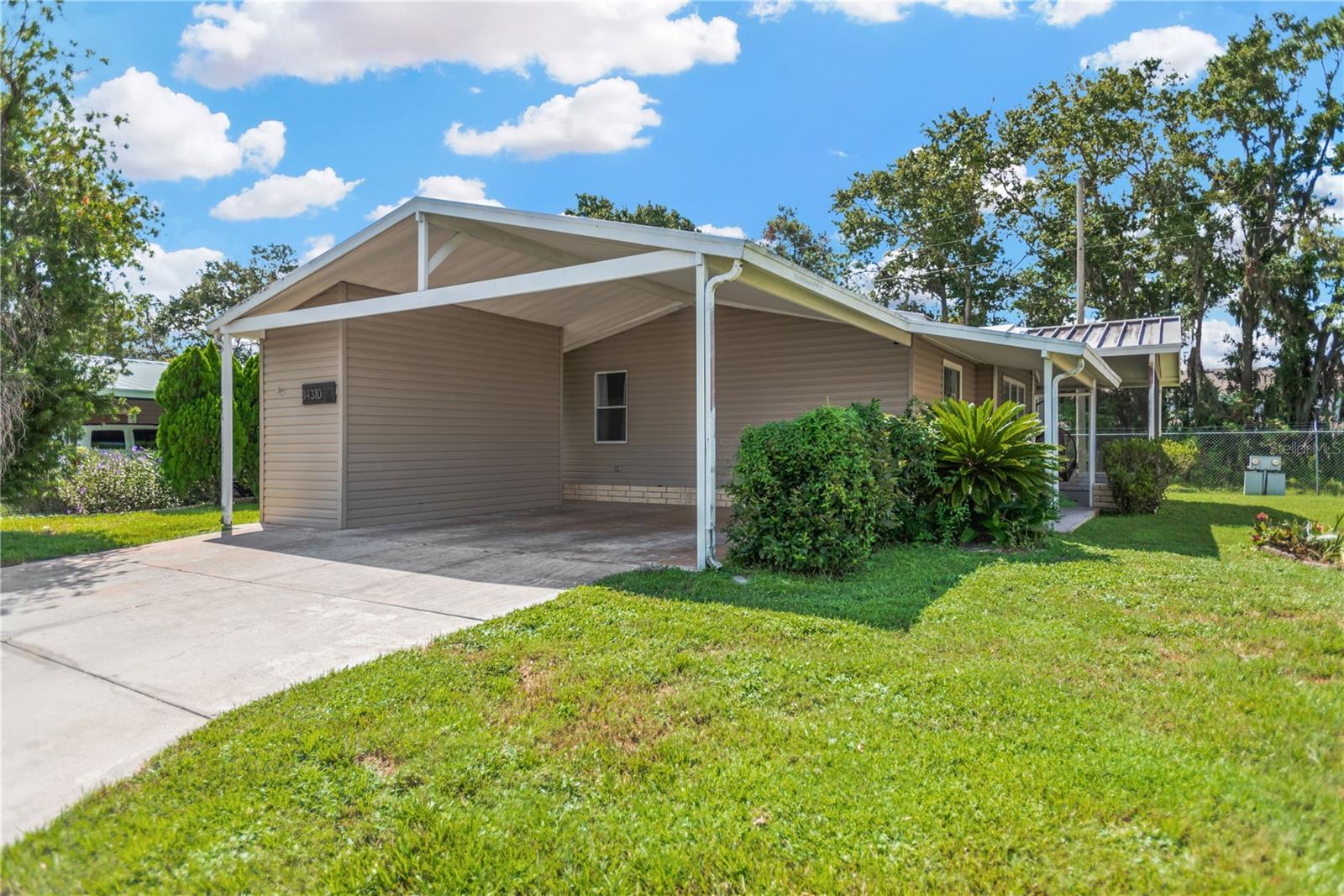 34310 Lodge Dr, Wesley Chapel, FL 33543 photo