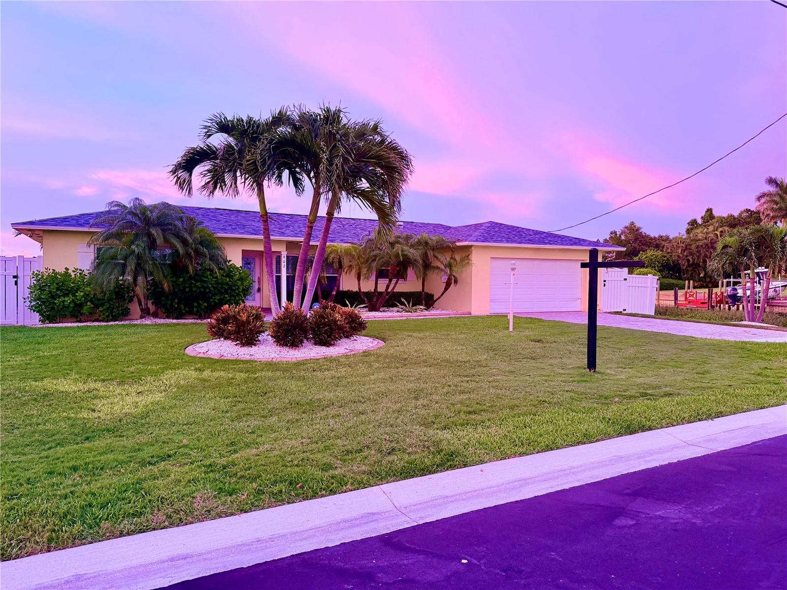 902 Oakwood Dr, Largo, FL 33770 photo