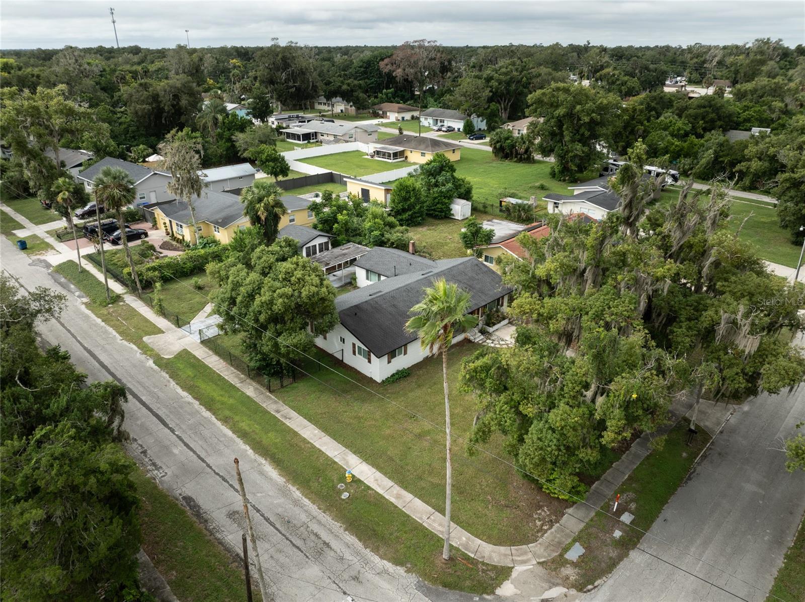 1004 Camphor Ln, Deland, FL 32720