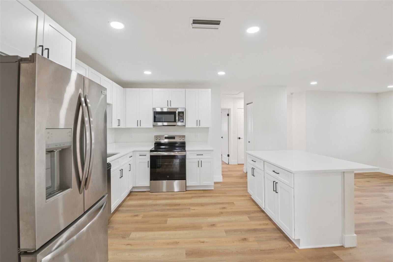920 43 Ave, Saint Petersburg, FL 33703 photo