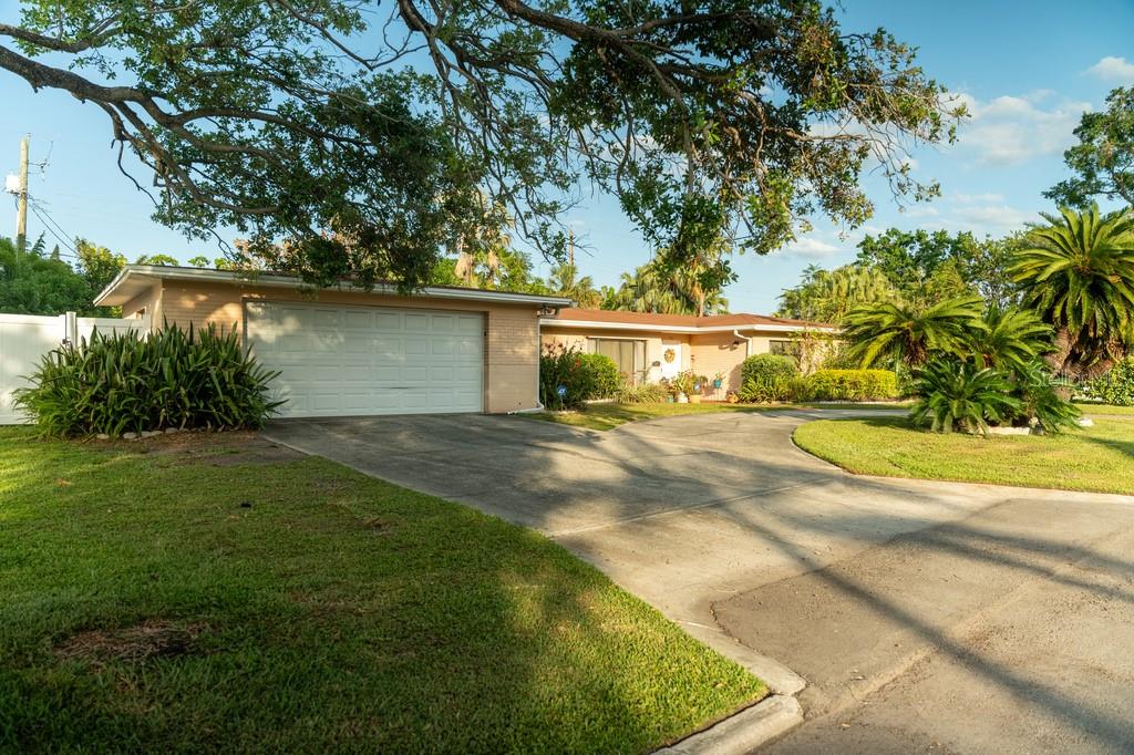 631 Luzon Ave, Tampa, FL 33606 photo