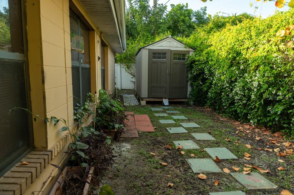 631 Luzon Ave, Tampa, FL 33606 photo