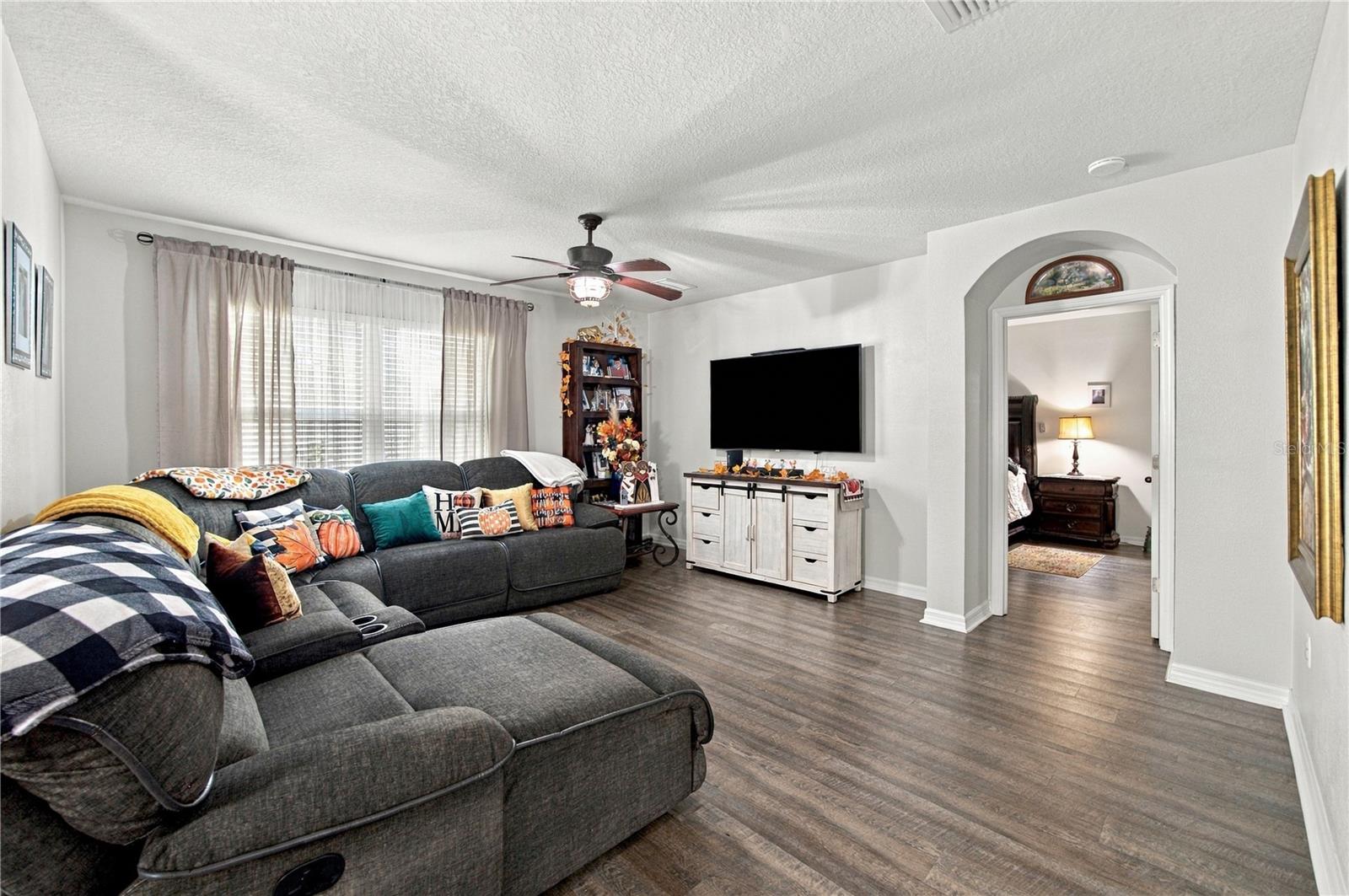 3838 Crystal Dew St, Plant City, FL 33567 photo