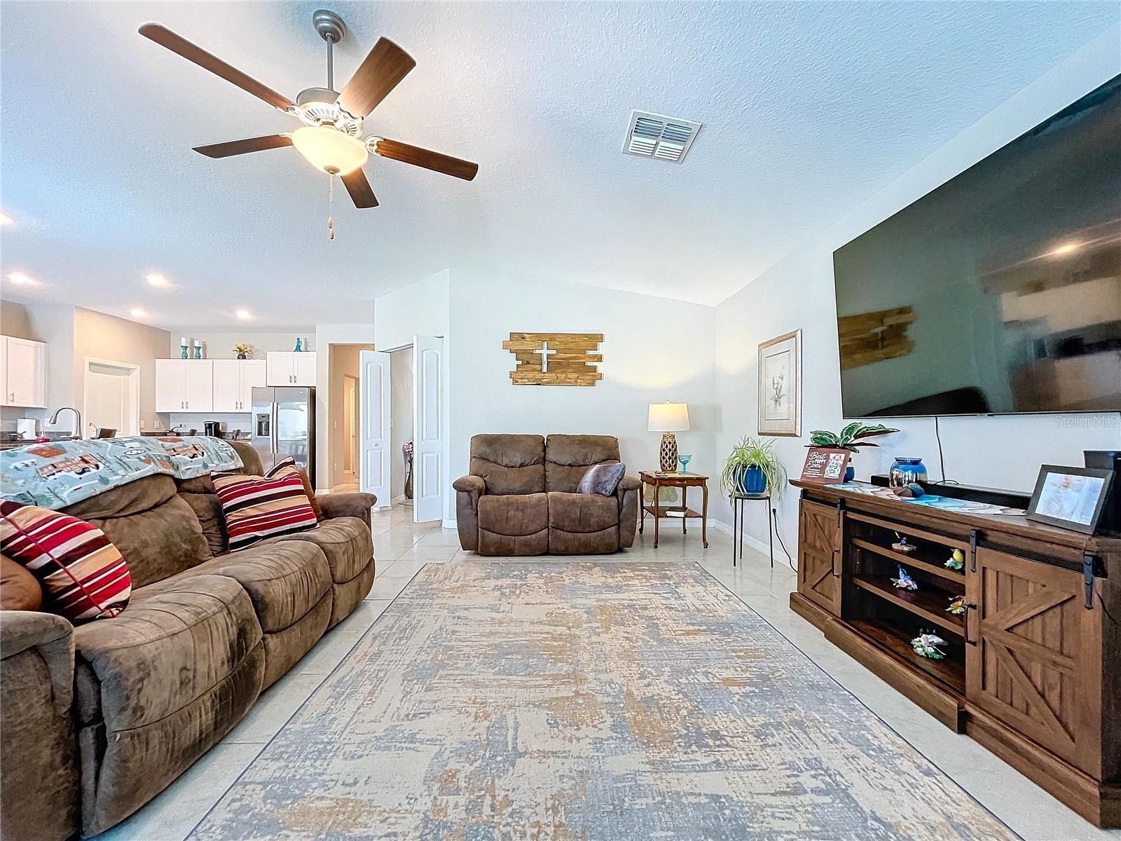 197 Rain Berry Ave, Ruskin, FL 33570 photo