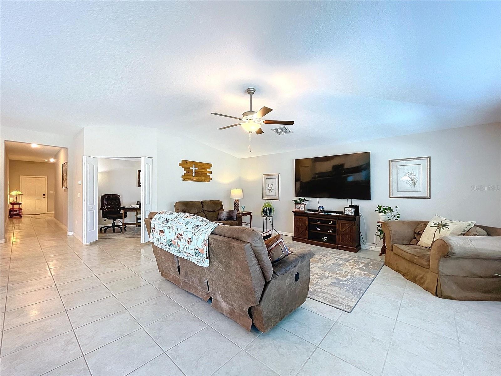 197 Rain Berry Ave, Ruskin, FL 33570 photo
