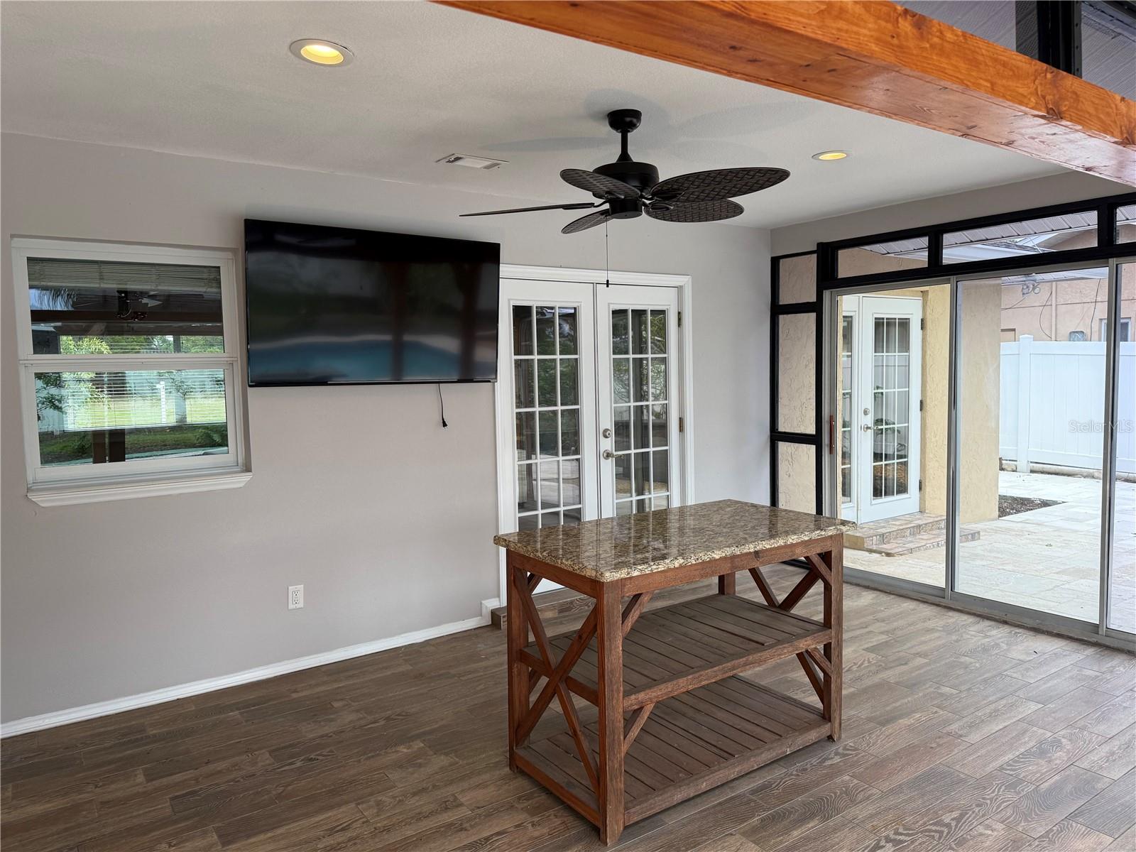 98 Dade Ave, Sarasota, FL 34232 photo