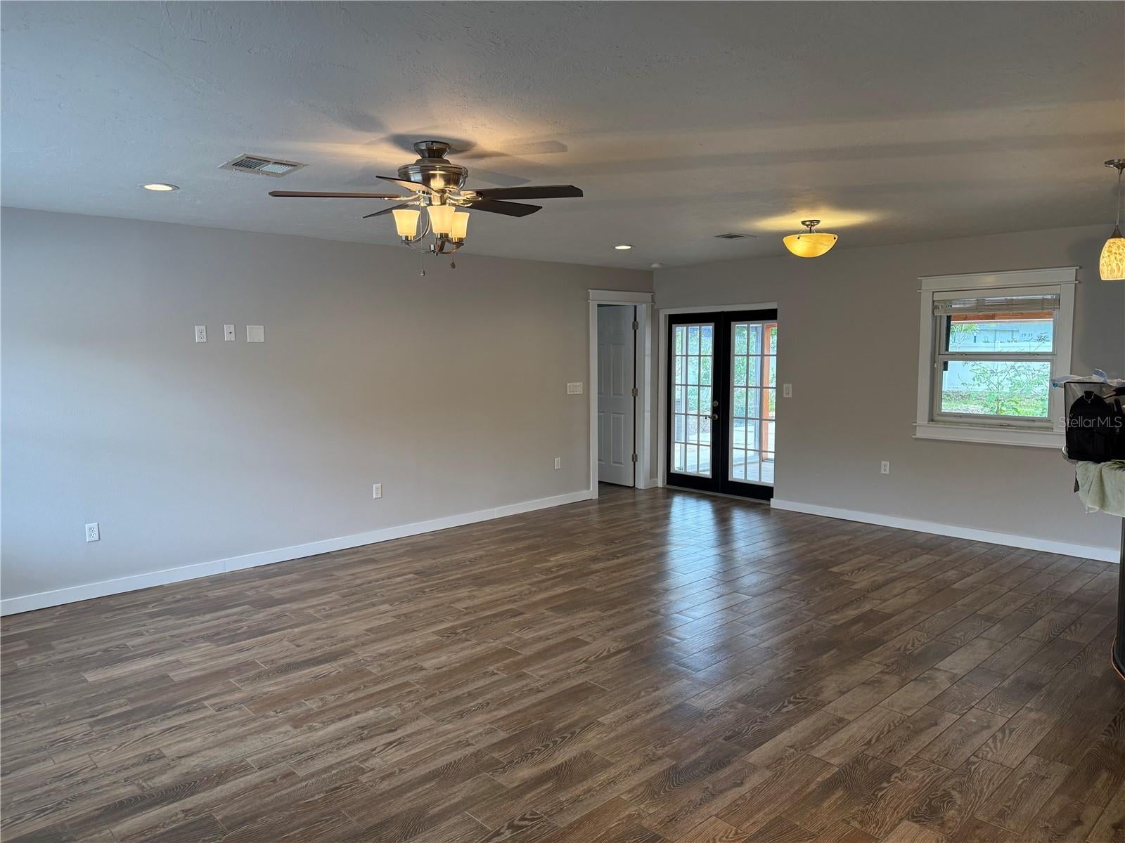 98 Dade Ave, Sarasota, FL 34232 photo