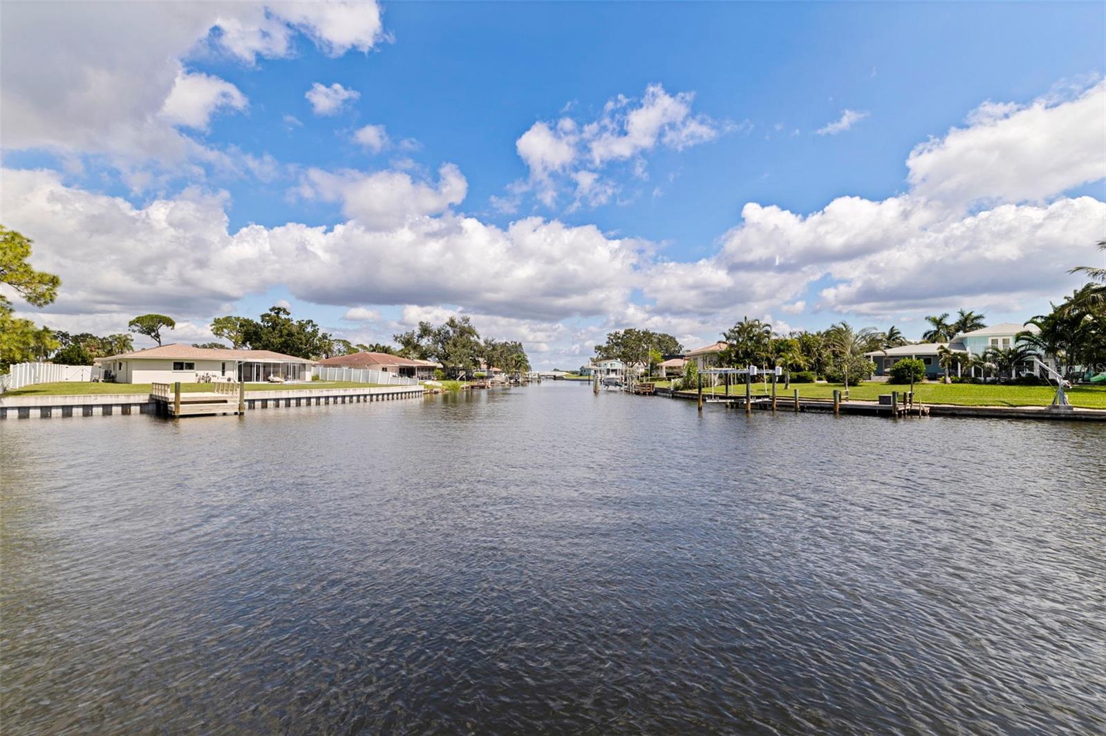 1894 Tanglewood Dr, Saint Petersburg, FL 33702