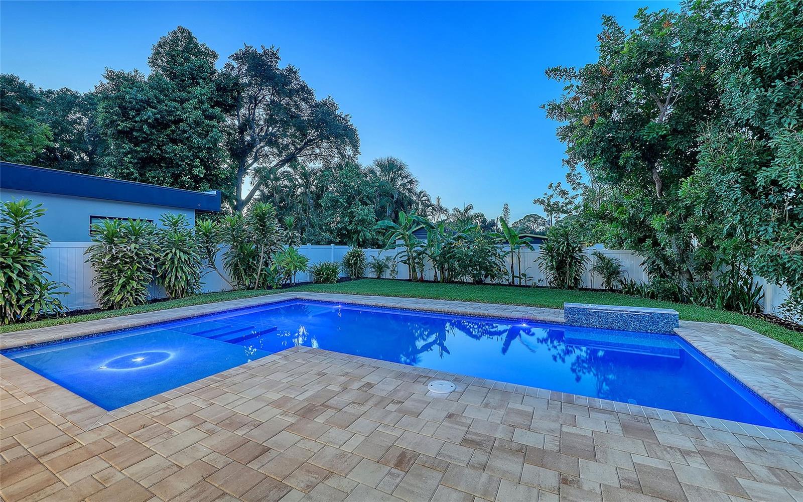 2483 Bay St, Sarasota, FL 34237 photo