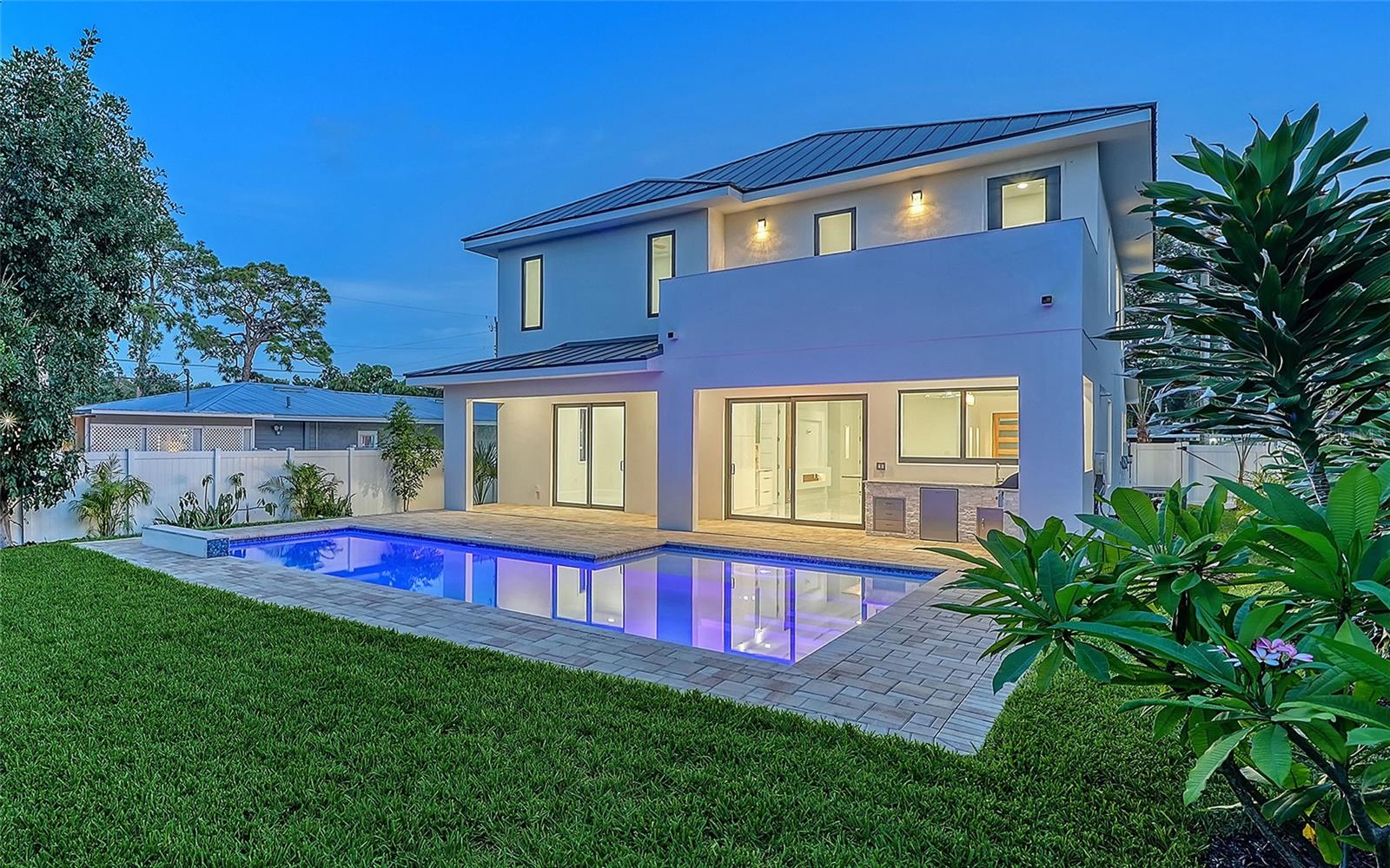 2483 Bay St, Sarasota, FL 34237 photo