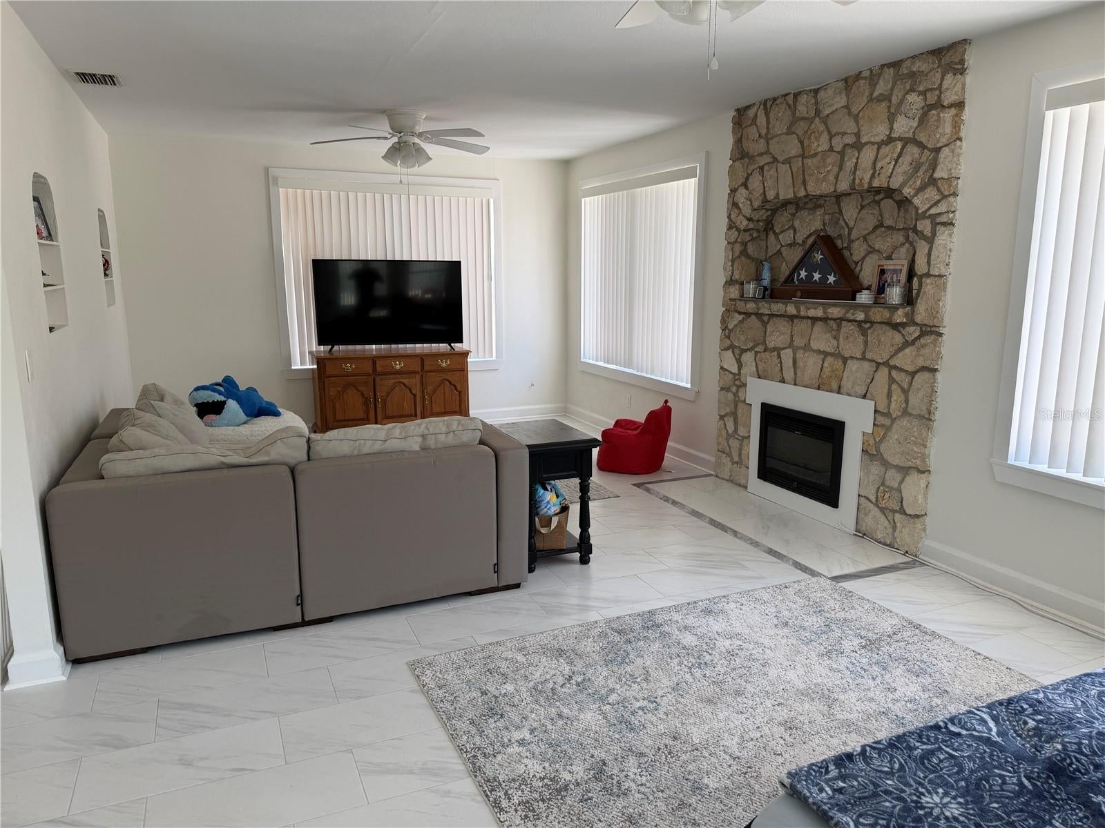 850 Mandalay Ave, Clearwater Beach, FL 33767 photo