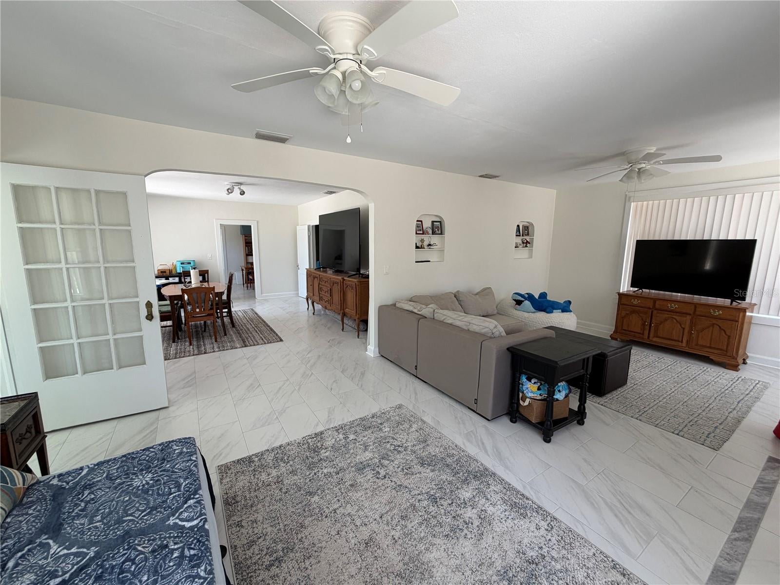 850 Mandalay Ave, Clearwater Beach, FL 33767 photo