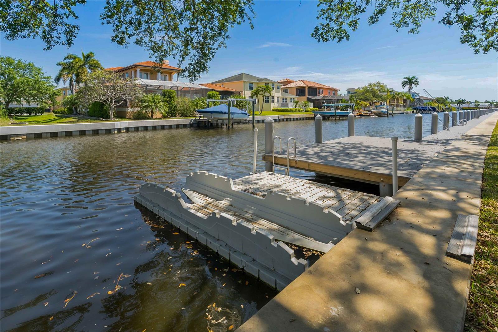 340 Moorings Cove Dr, Tarpon Springs, FL 34689