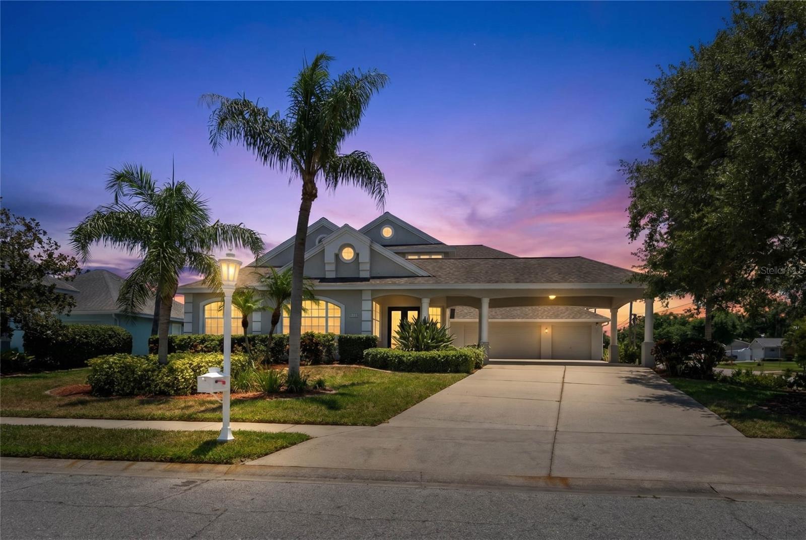 4306 Barracuda Dr, Bradenton, FL 34208 photo