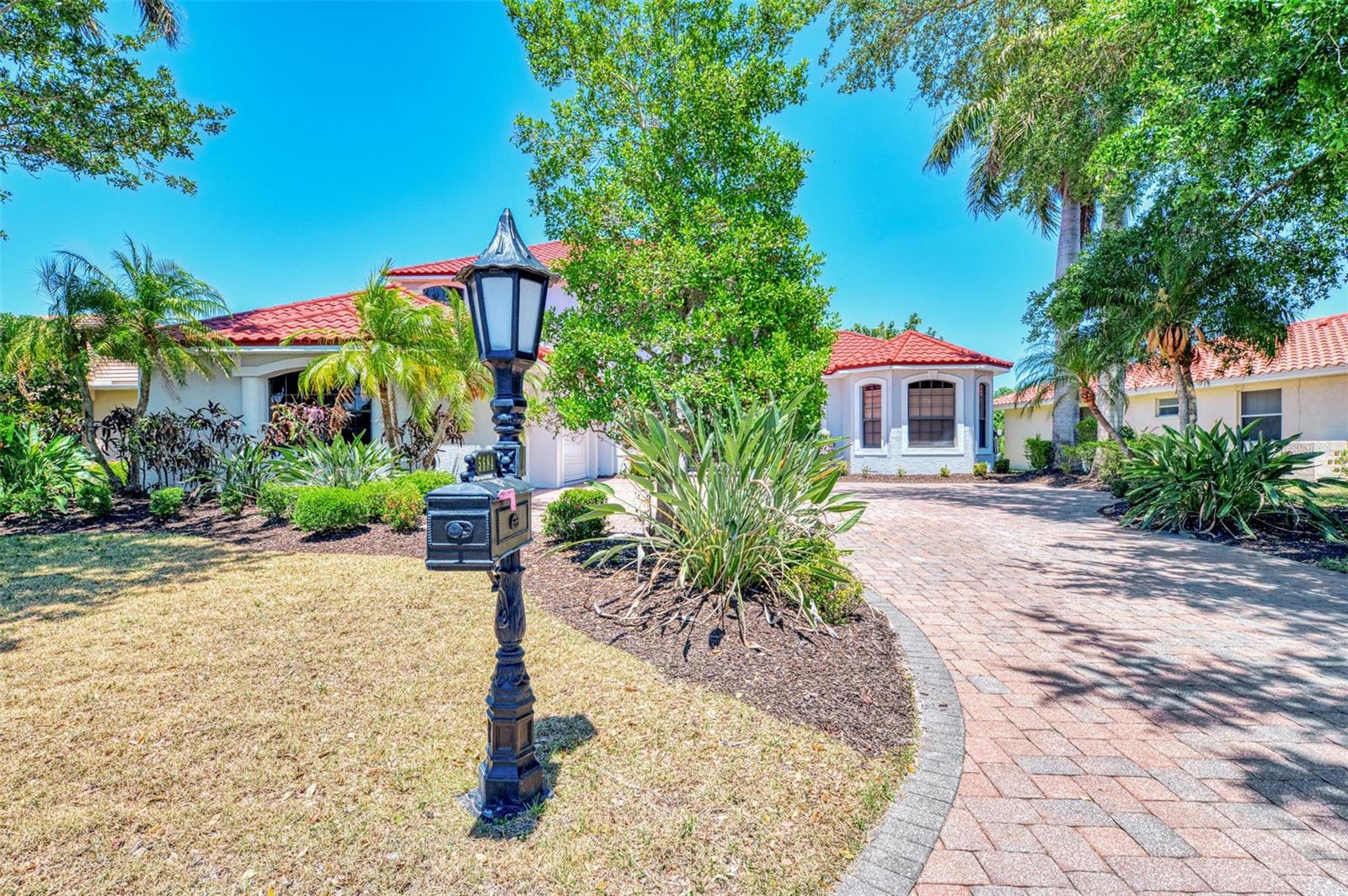 5684 Eastwind Dr, Sarasota, FL 34233 photo