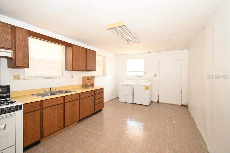 Single Family Residence in DADE CITY FL 14312 1ST STREET 24.jpg