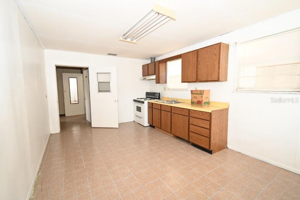 Single Family Residence in DADE CITY FL 14312 1ST STREET 25.jpg