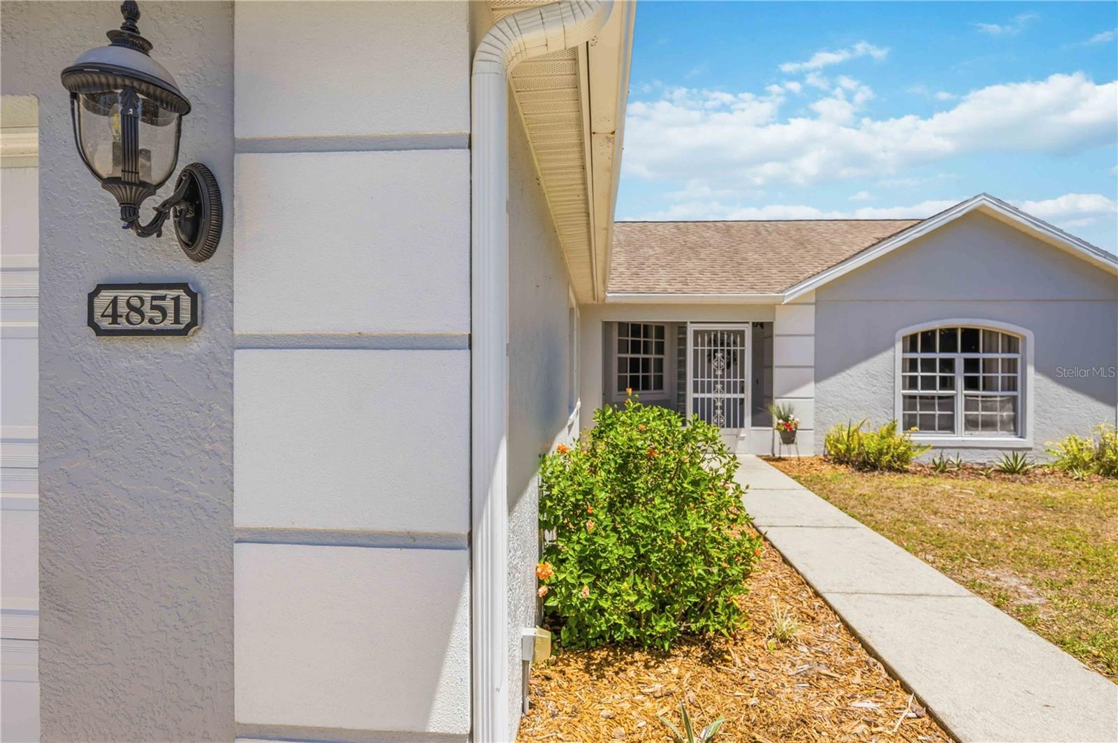 4851 Hamlets Grove Dr, Sarasota, FL 34235 photo