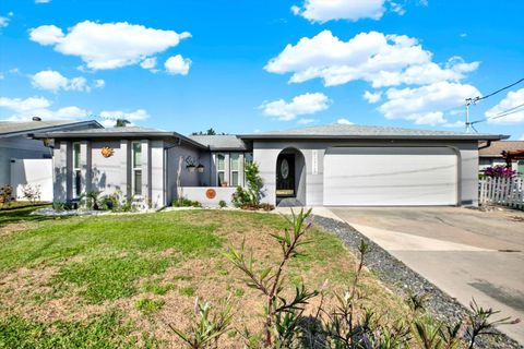 Single Family Residence in HUDSON FL 13926 DARLENE AVENUE.jpg