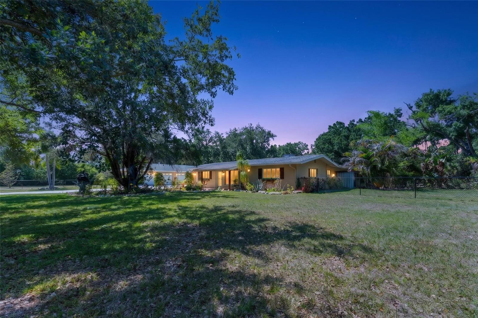 2515 49 St, Sarasota, FL 34234 photo