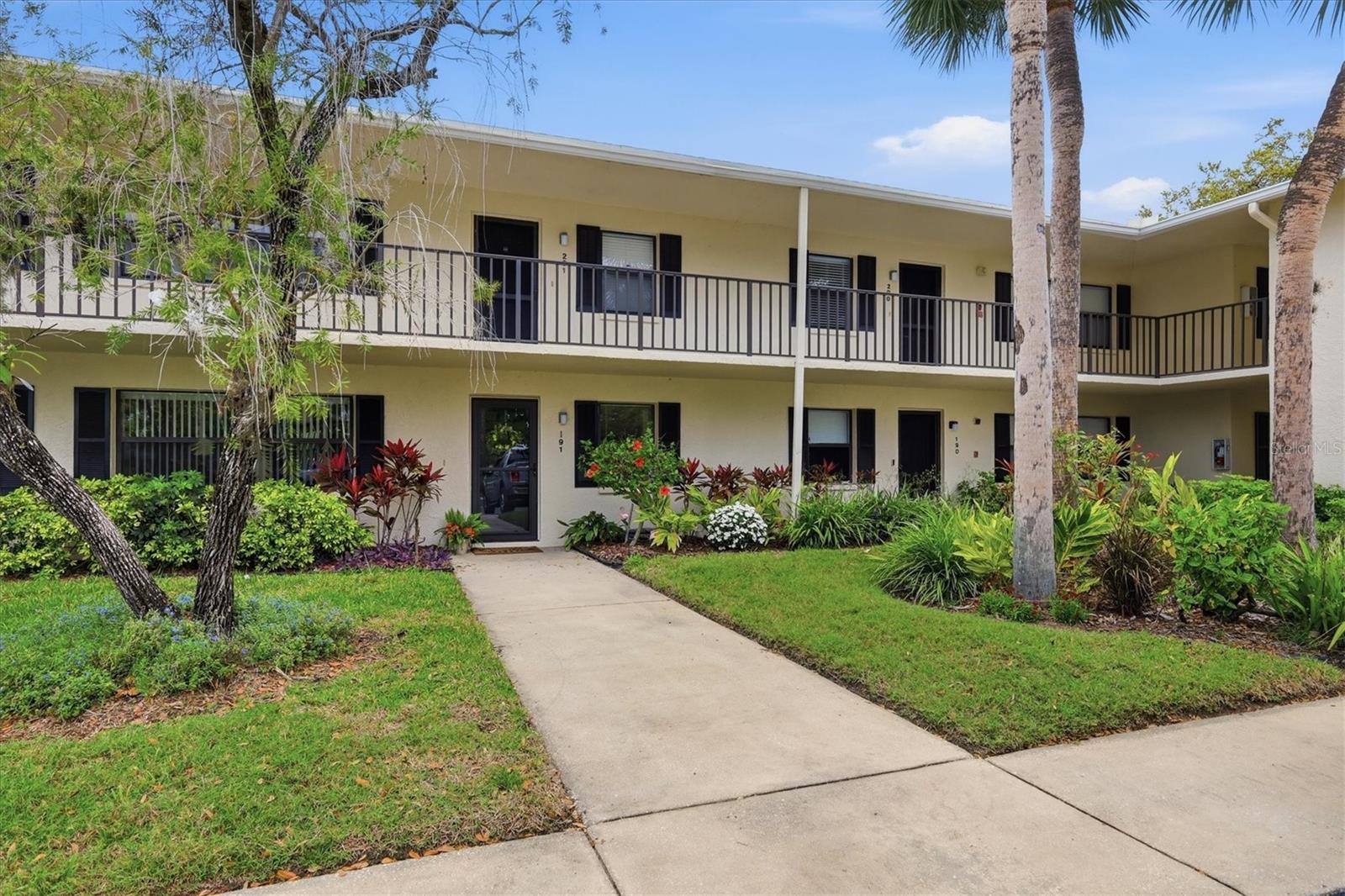 7130 Fairway Bend Ln, Sarasota, FL 34243