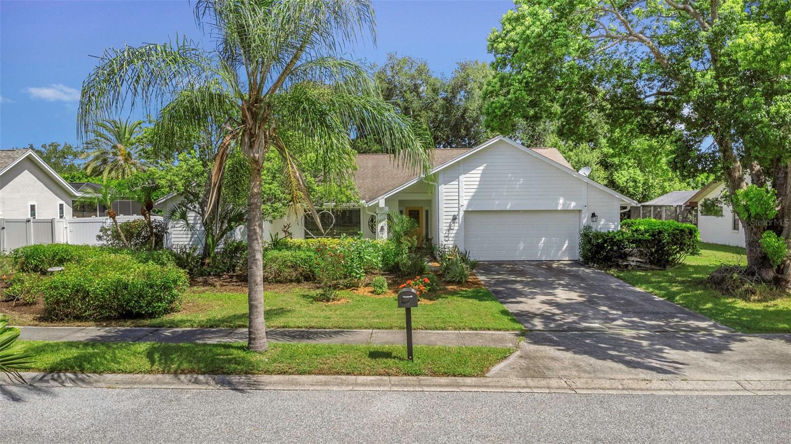 1620 Country Ln, Dunedin, FL 34698 photo